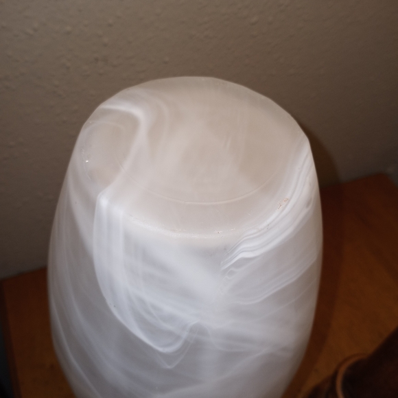 Frosted Swirl Glass Vase - Picture 2 of 7